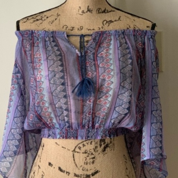 Hollister Women’s Short Sleeve Cropped Sheer Blouse Size M Aztec Print Boho Fun - Picture 12 of 12